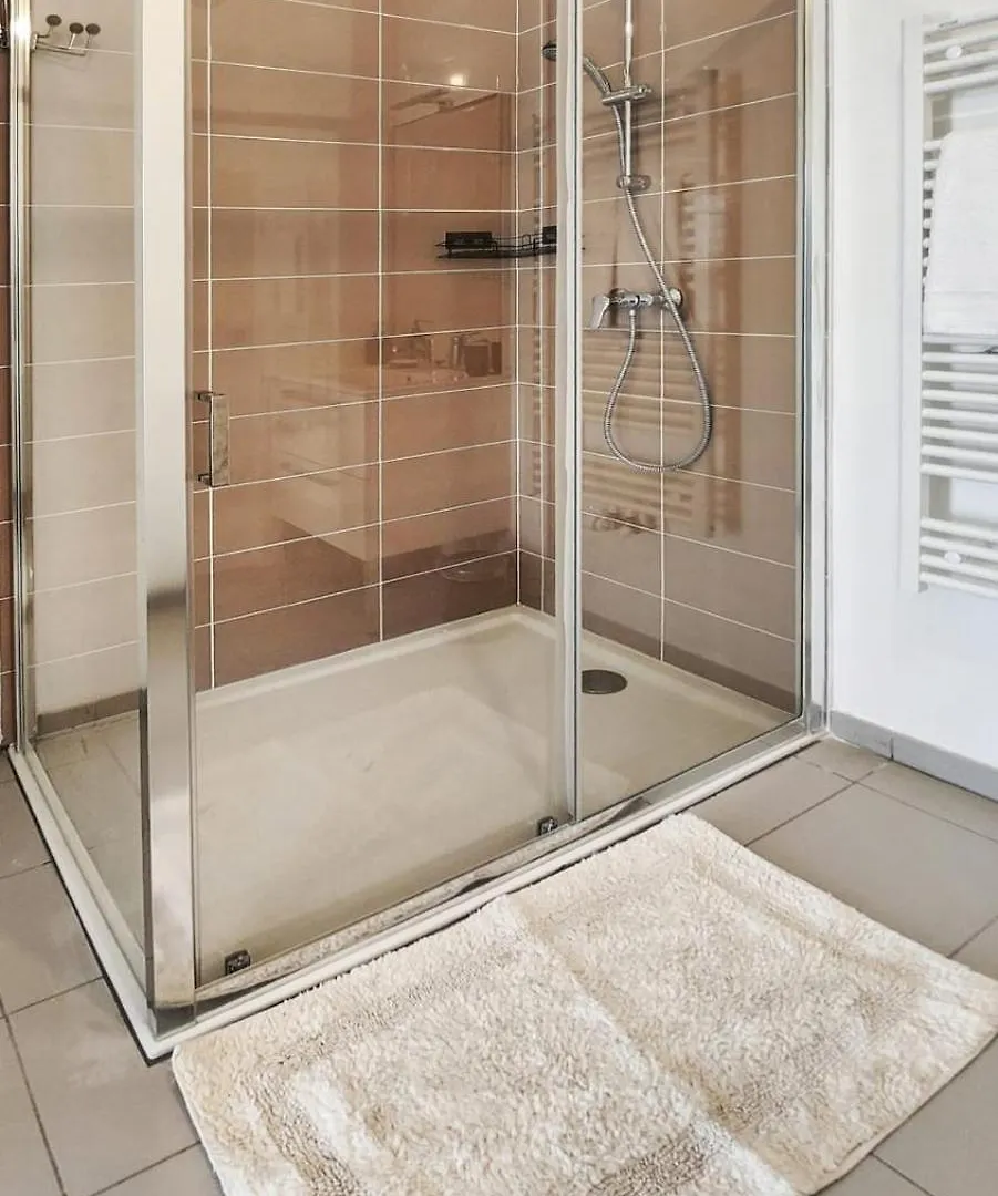 Cosy Arborea Bron Apartment